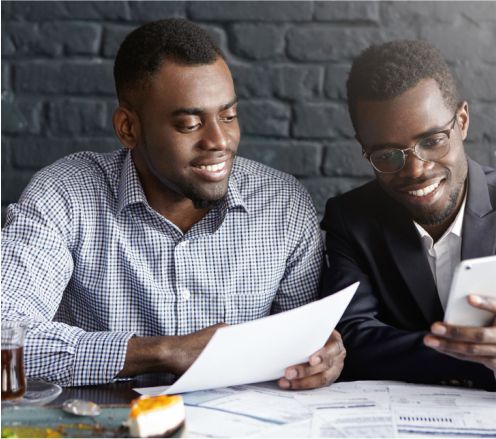 Lomabil consultants with a customer